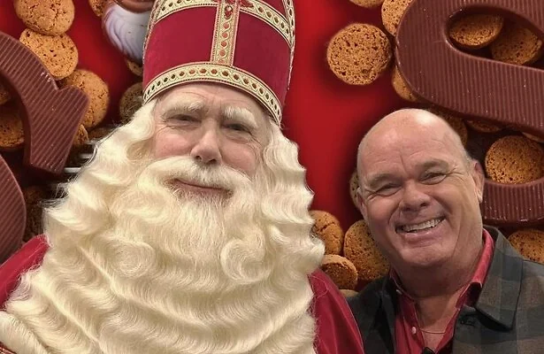 Hans Kesting als Sinterklaas en Paul de Leeuw