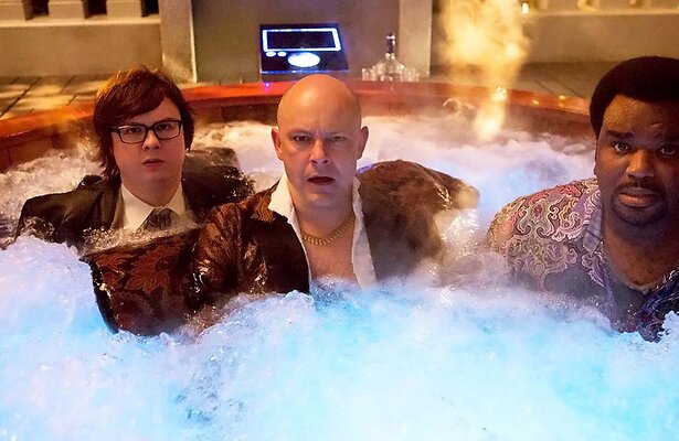 Clark Duke, Rob Corddry en Craig Robinson in Hot Tub Time Machine 2