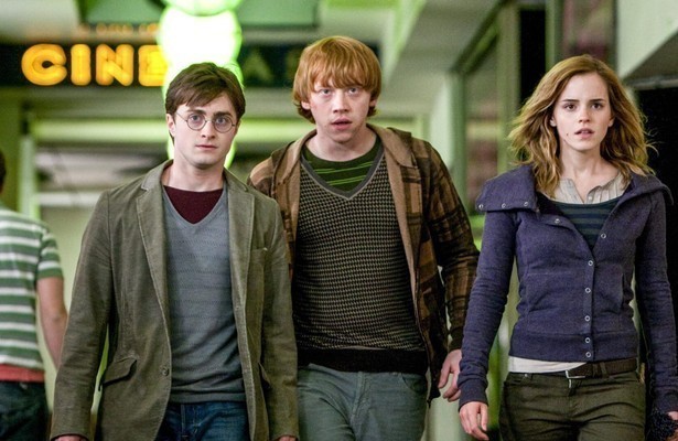 Daniel Radcliffe, Rupert Grint en Emma Watson in Harry Potter and the Deathly Hallows - Part 1