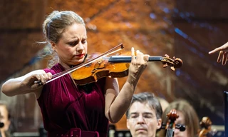 Julia Fischer auf Schloss Neuschwanstein