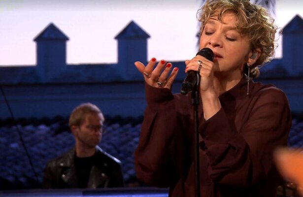 Jacqueline Govaert zingt in het Nederlands in Beste Zangers.