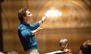 Klaus Mäkela dirige le Concert de Noël au Concertgebouw d'Amsterdam