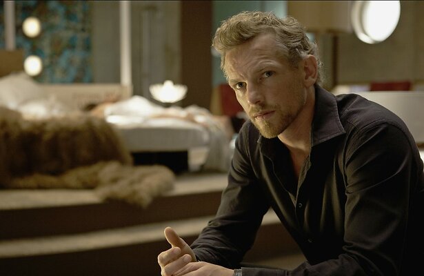 Barry Atsma in Loft