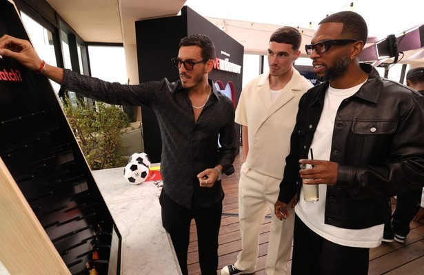 Sebastián Fassi, Llyod Jones, Ryan Babel in Love Undercover