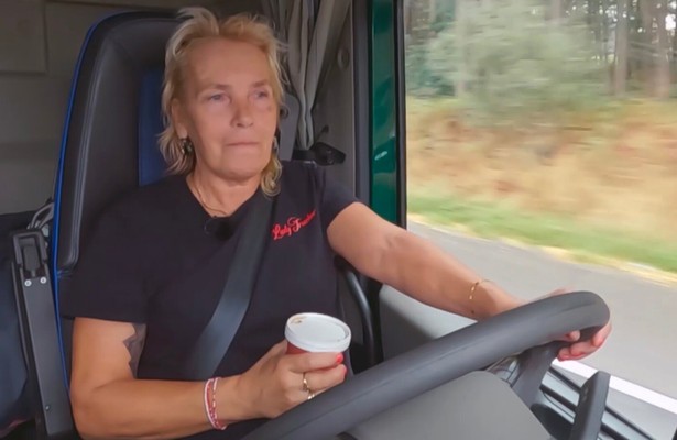 Anneke in in Meiden Die Rijden