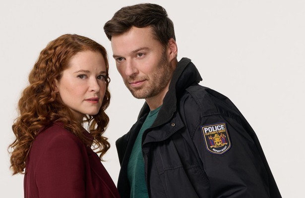 Sarah Drew en Peter Mooney in Mistletoe Murders