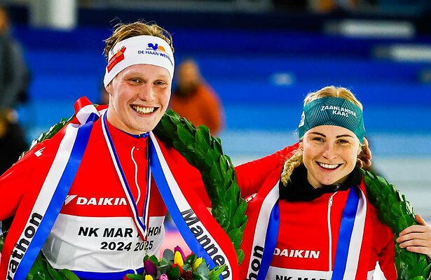 Christiaan Huijsjes en Marijke Groenewoud tijdens NK Marathonschaatsen