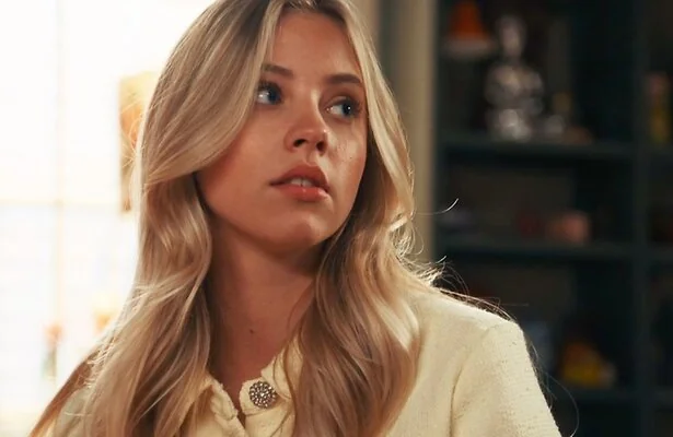 Noa Jacobus als Nola Sanders (GTST)