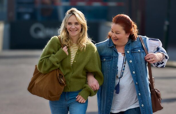 Bracha van Doesburgh en Eva Van der Gucht in Oogappels