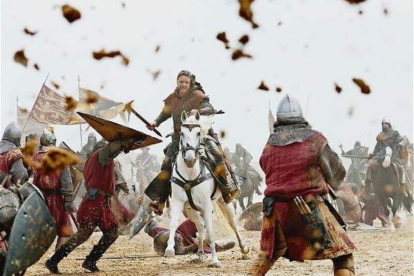 Russell Crowe steelt van de rijken