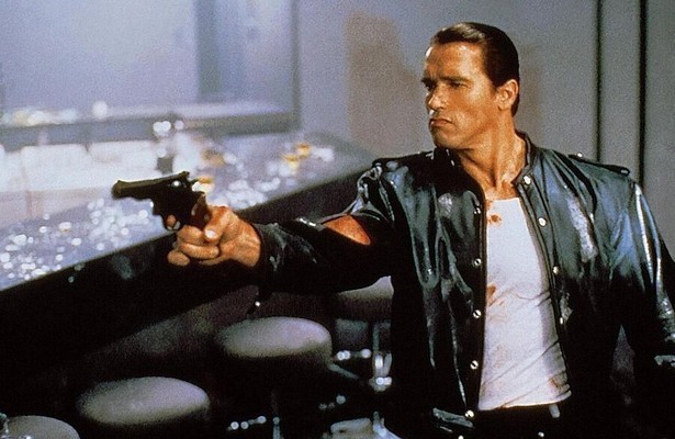 Arnold Schwarzenegger in Raw Deal