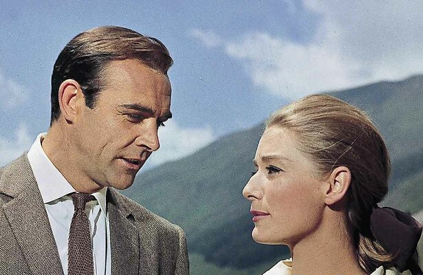 Sean Connery en Honor Blackman in Goldfinger