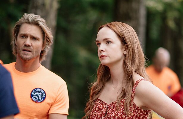 Chad Michael Murray en Morgan Kohan in Sullivan's Crossing