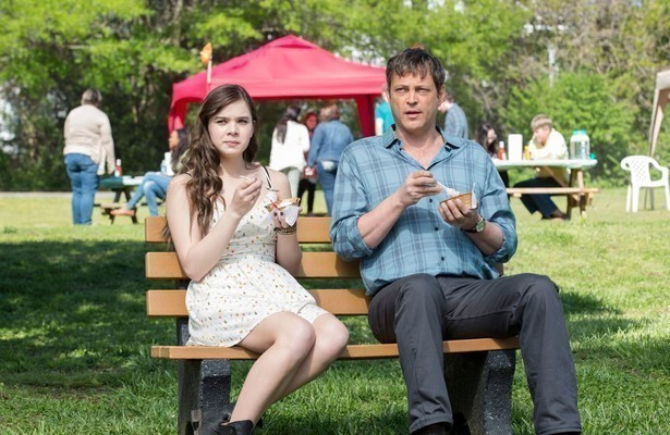 Hailee Steinfeld en Vince Vaughn in Term Life
