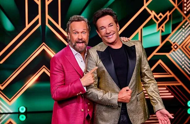Carlo Boszhard en Gerard Joling voor The Masked Singer