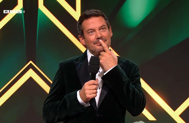 Ruben Nicolai krijgt een gedicht voorgedragen in The Masked Singer.