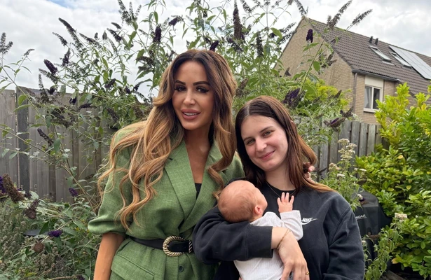 Tamara Elbaz en Dana voor Vier Handen op Eén Buik