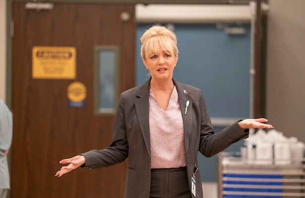 Wendi Mclendon Covey als Joyce in St. Denis Medical