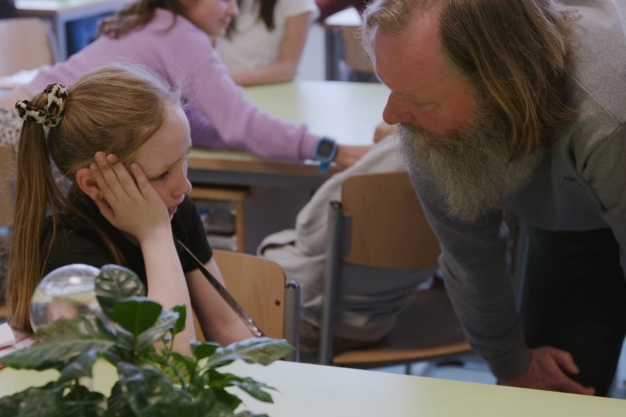 Zijwaarts de klas in